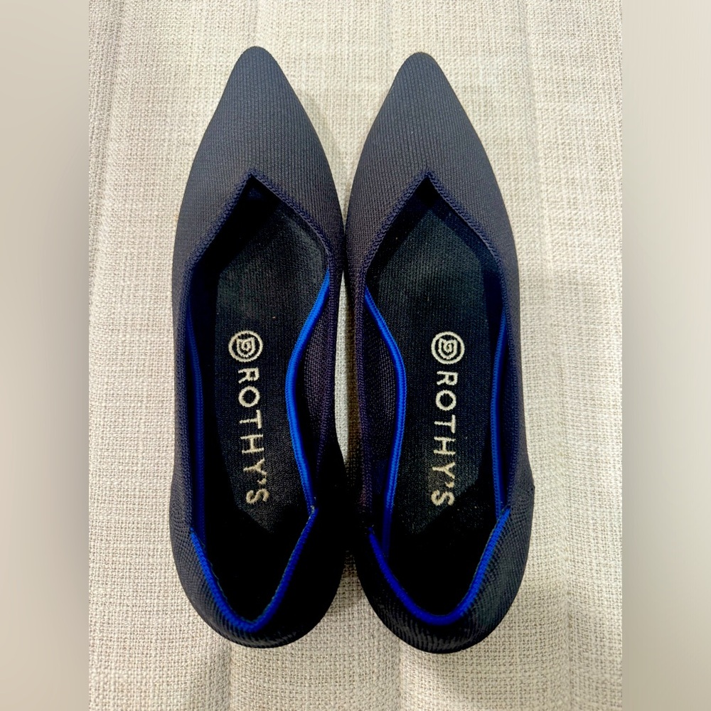 Rothy’s women’s point shoe navy 8